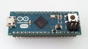 Плата Arduino Micro с распаянными штыревыми разъёмами