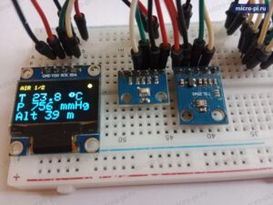 Датчик давления BMP280, датчик освещённости TSL2561 и двухцветный OLED-экран на макетной плате; на экране режим AIR 1/2: температура 23,8 °C, давление 756 мм рт. ст., высота 39 м
